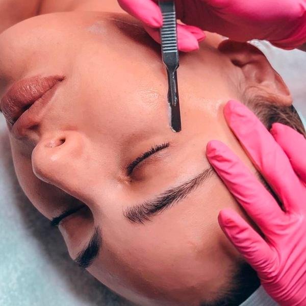 Dermaplaning con Ácido Hialurónico