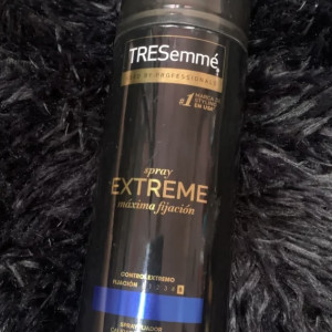 Laca Tresemmè Extreme