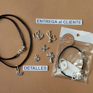Collares con Dijes metálicos diversos